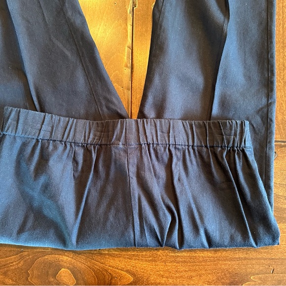 J. Jill navy linen, straight pants, detail at hem.  Side zip, elastic back. - Picture 8 of 15
